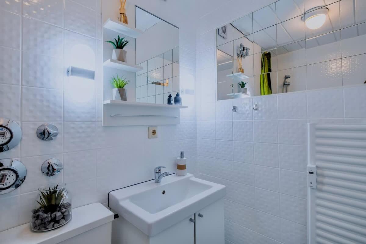 Relaxapartments Black Forest Nature Mit Beheiztem Indoor-Pool Und Sauna - Sonnenbalkon Mit Blick Ins Gruene, Schnelles Internet, Naehe Triberger Wasserfaelle, Fuer Bis Zu 2 Personen Schönwalde Eksteriør bilde
